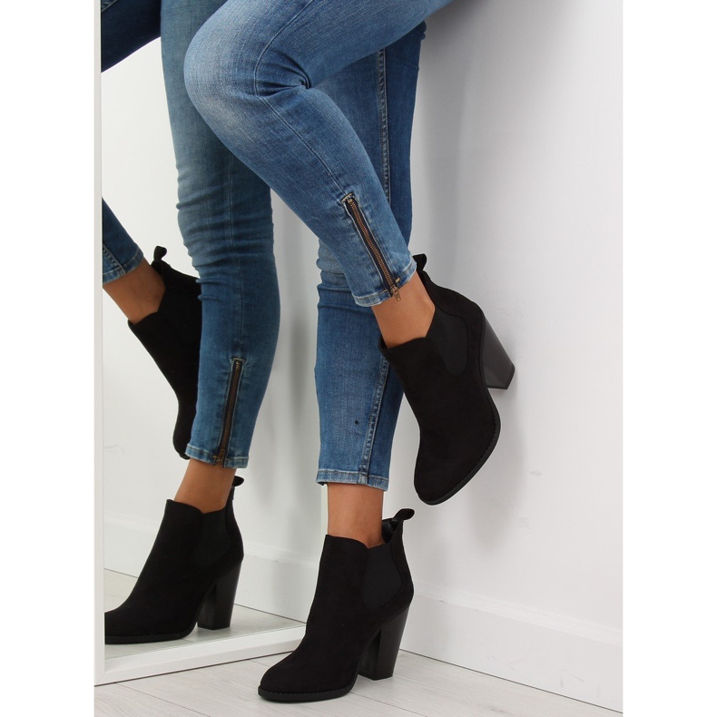 Black wide-heeled boots F71 1