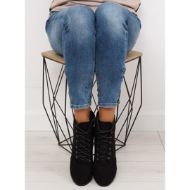 Boots on a stable heel black JA161 1