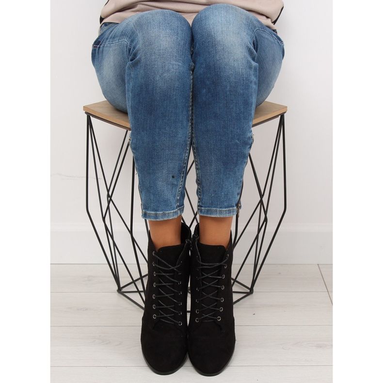 Boots on a stable heel black JA161 1