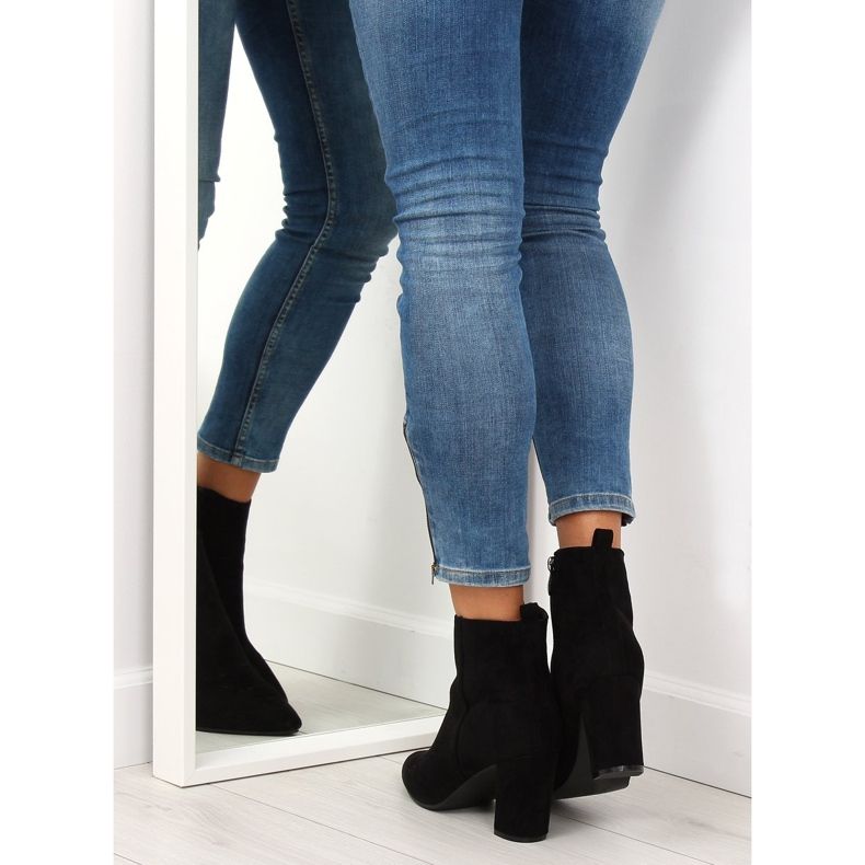 Boots on a stable heel black YQ203P 2