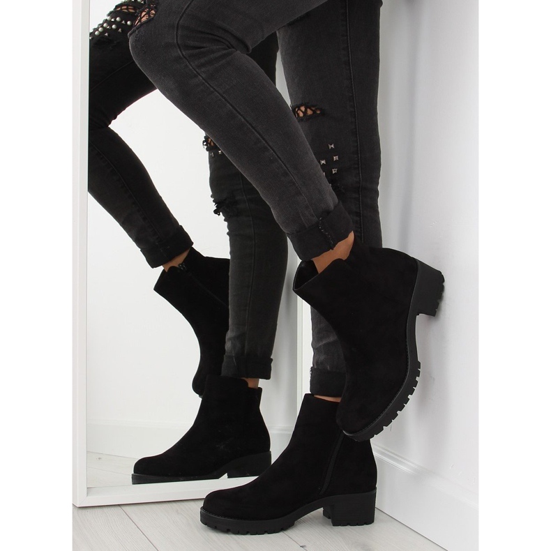 Black wide-heeled boots JH561 2