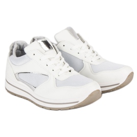 Fashionable sports shoes white 2
