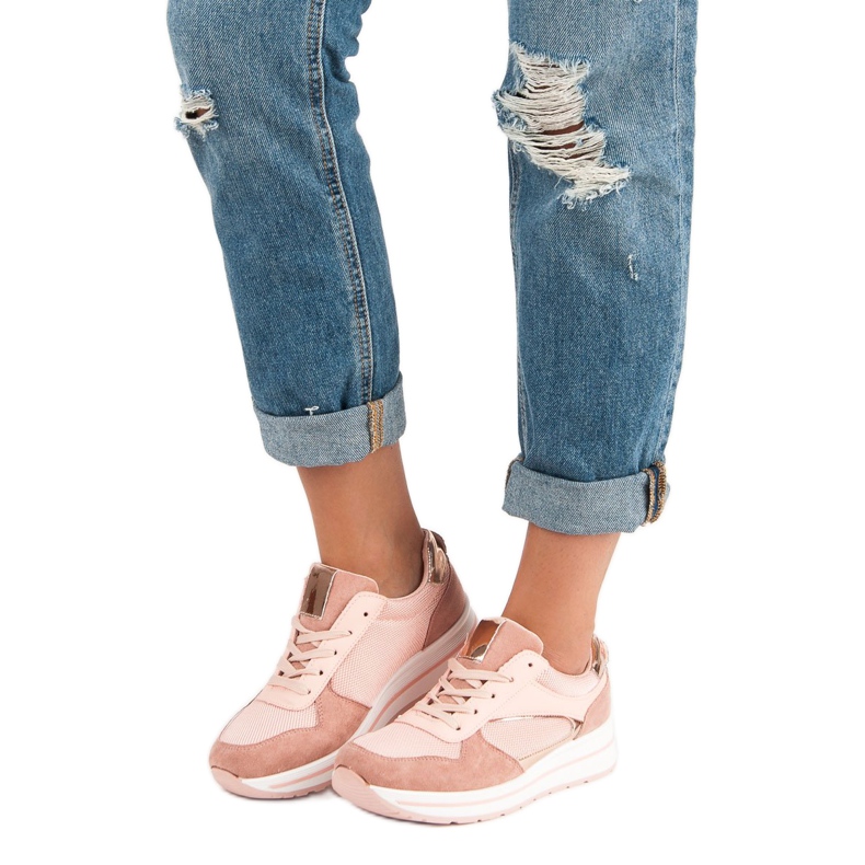 Fashionable sports shoes pink 2