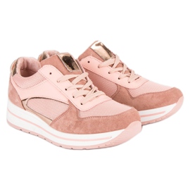 Fashionable sports shoes pink 1