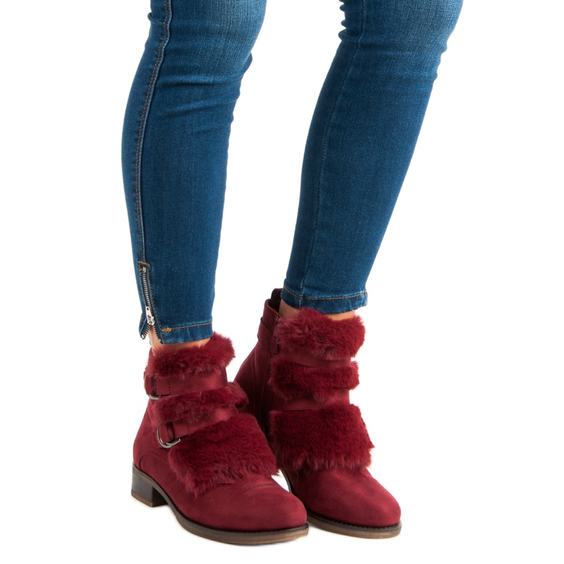 Maroon boots with fur black red 1