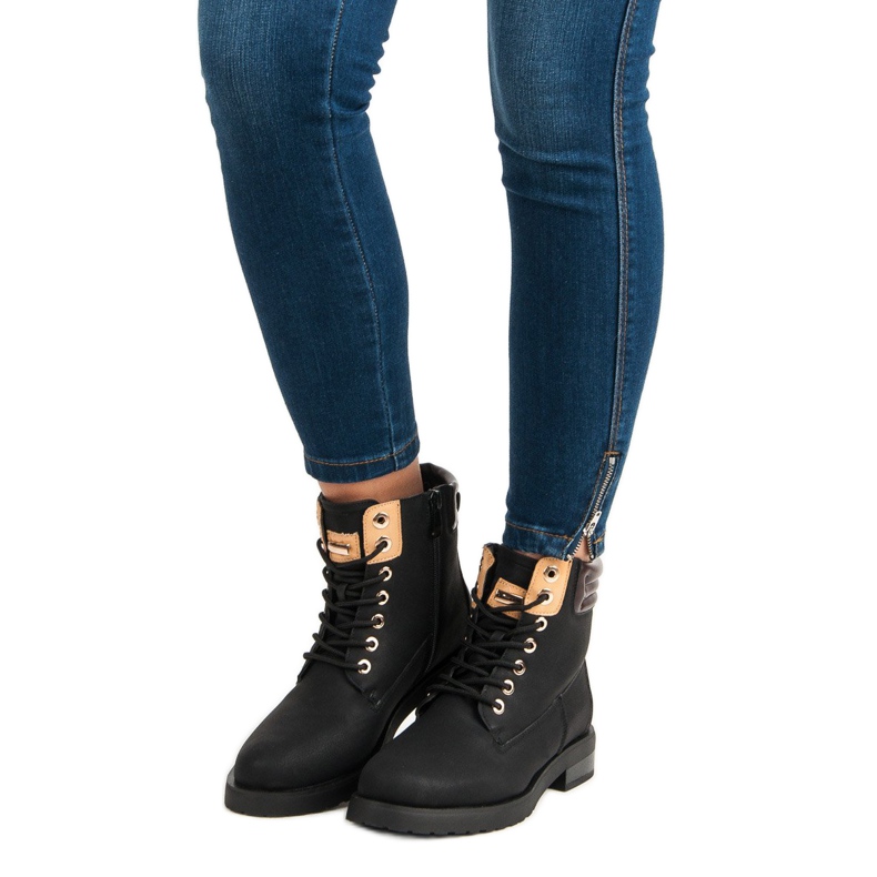 Juliet Black trappers 1