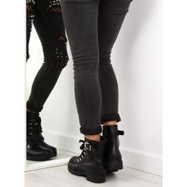 Black boots and a ribbon black FC-H125 Black 1