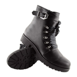 Black boots and a ribbon black FC-H125 Black 2