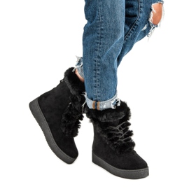 Black tied snow boots 1