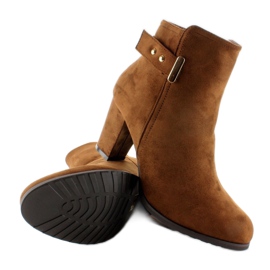 Boots with a gold XD-08 Camel buckle brown 1