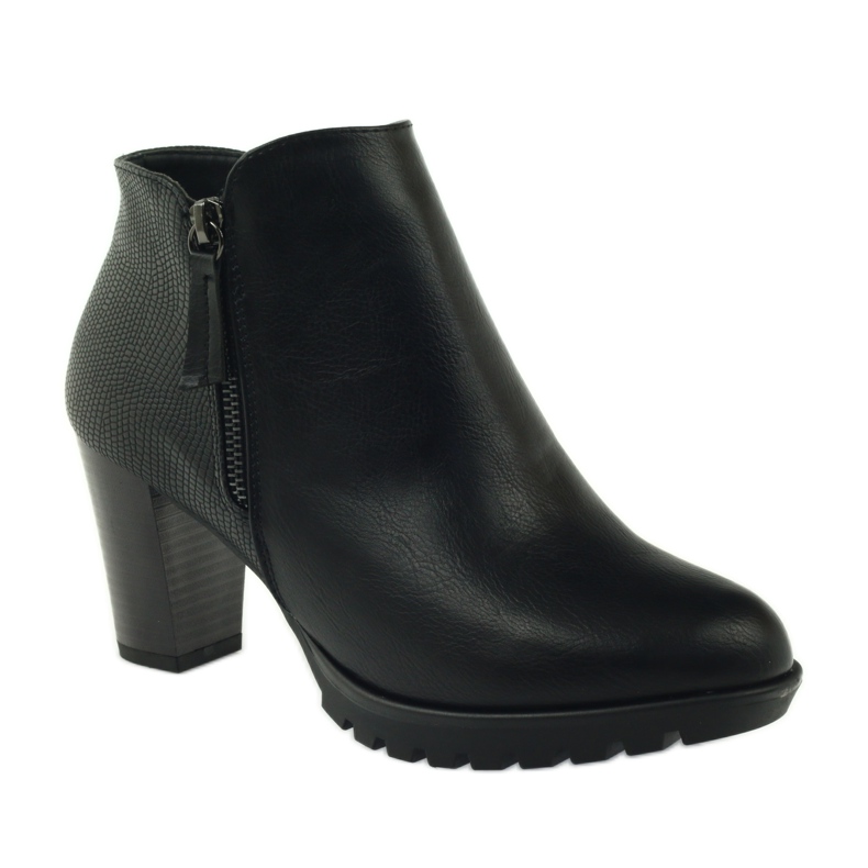 M.Daszyński Boots on the post black 1708 1