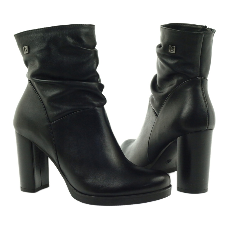 Boots on a post crinkled Arka 7311 black 4