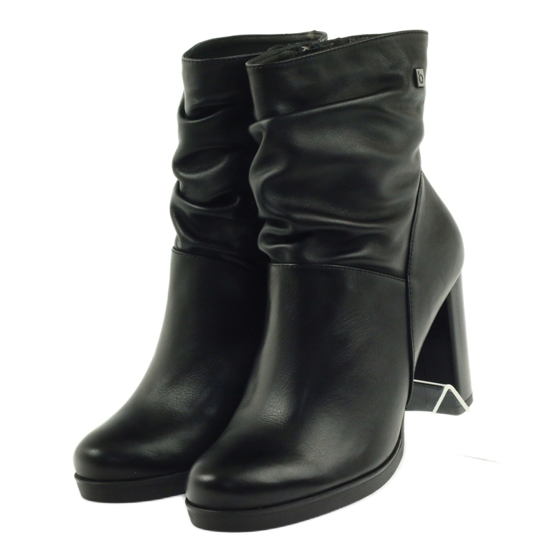 Boots on a post crinkled Arka 7311 black 3