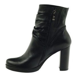 Boots on a post crinkled Arka 7311 black 2
