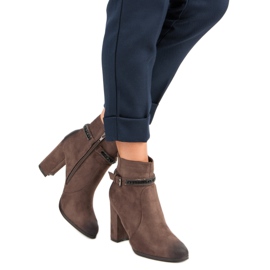Suede high-heeled boots from VINCEZA brown 1