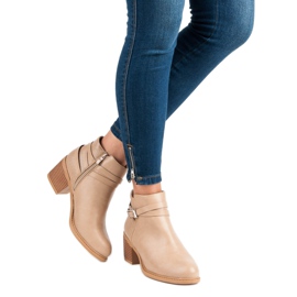 Abloom Beige boots on the post 1