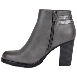 Show It Classic boots on the post grey 1