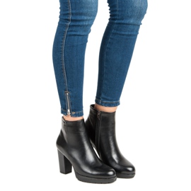 Weide Black ankle boots on the post 2