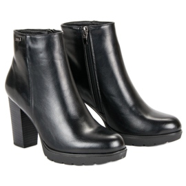 Weide Black ankle boots on the post 1