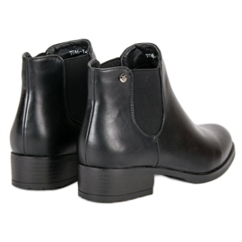 Black Chelsea boots vices 1