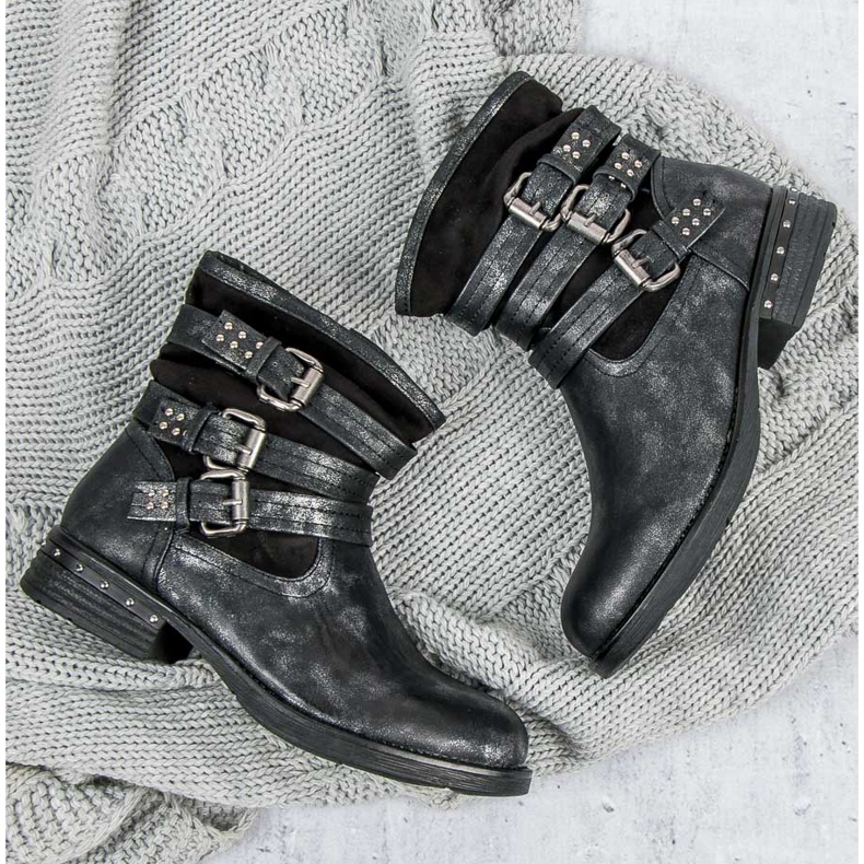 Kayla Black workers 1