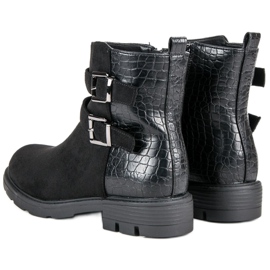 Kayla Black Workers 2