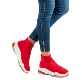 Fashionable sports shoes red 1