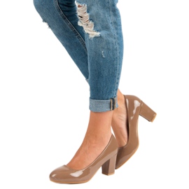 Khaki pumps green 1
