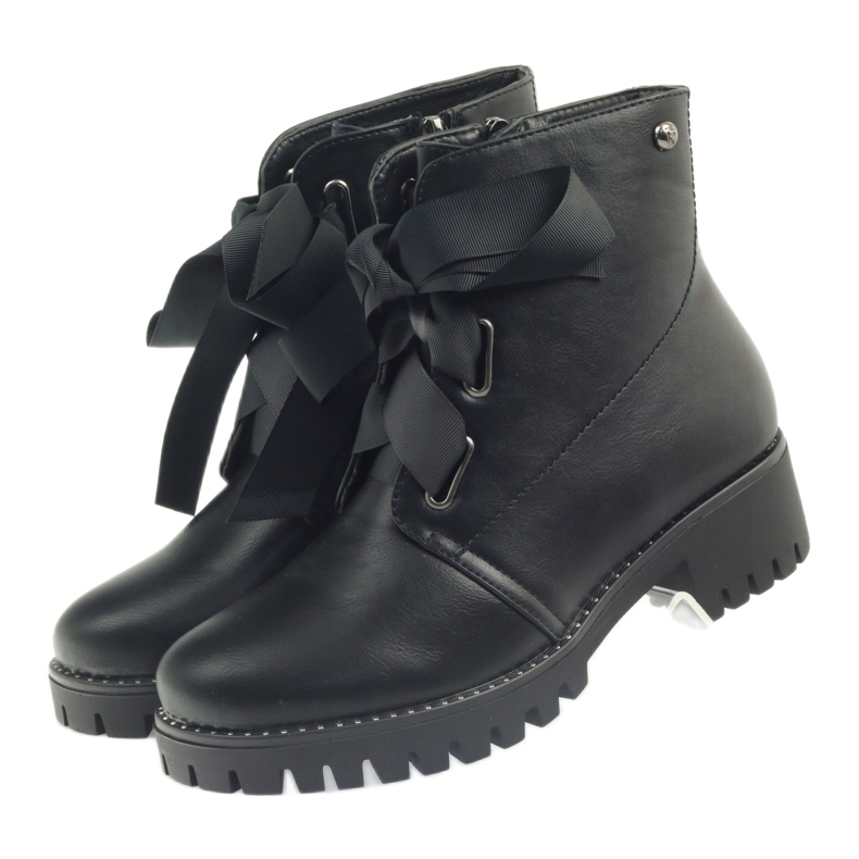 Filippo black tied workers 4