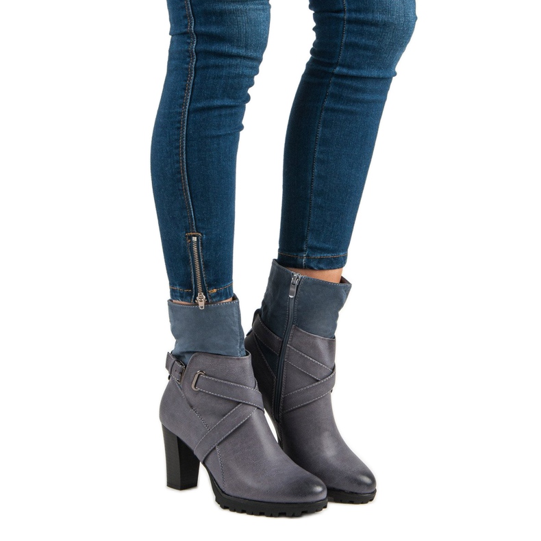 Sixth Sense Fashionable boots on the post grey 2