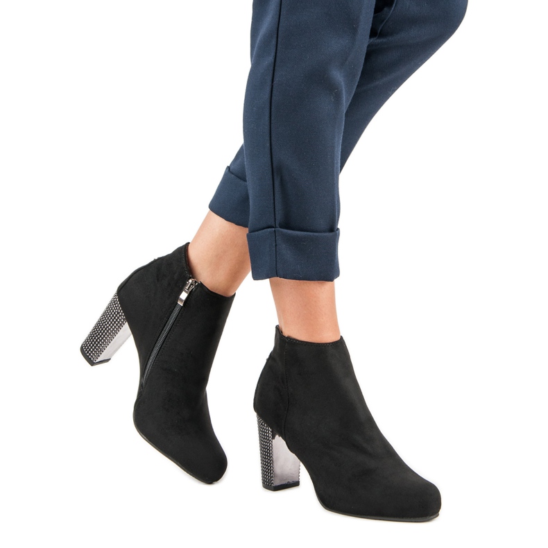 Elegant boots on a post black 1