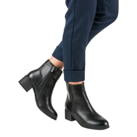 Small Swan Classic high-heeled boots black 1