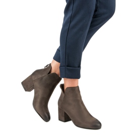 Suede high-heeled boots from VINCEZA green 2