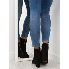 Boots on a stable heel black SP03 Black 1