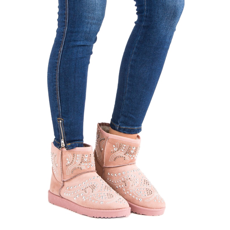 Trendy pink snow boots 1