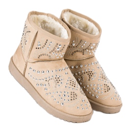 Fashionable beige snow boots 2