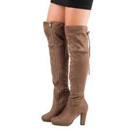 Suede Musketeers On A Pillar brown 1