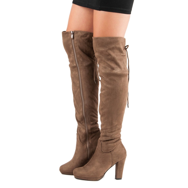 Suede Musketeers On A Pillar brown 1