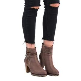 Super Mode Stylish boots on the post brown 1