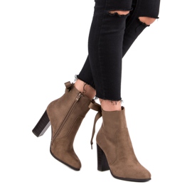 Super Mode Elegant boots on a post brown 2