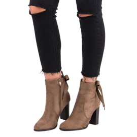 Super Mode Elegant boots on a post brown 1