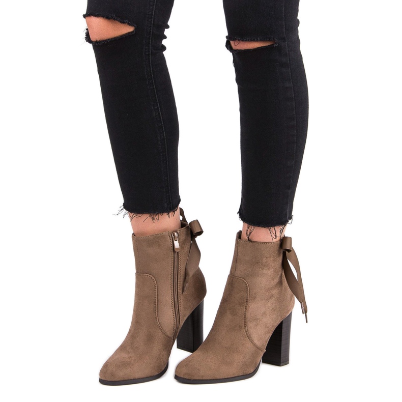 Super Mode Elegant boots on a post brown 1