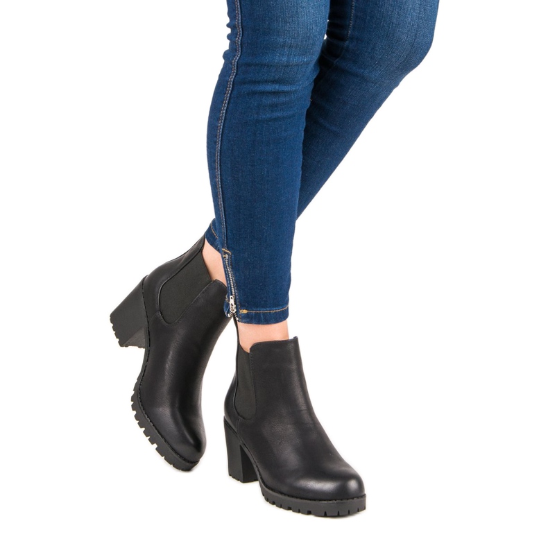 Super Me Chelsea boots on the platform black 1