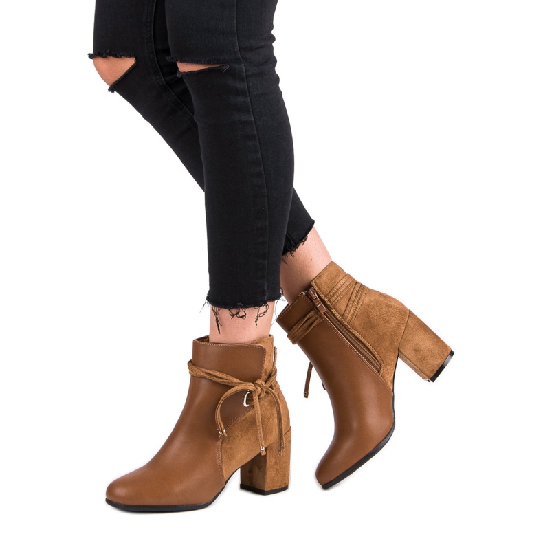 Nio Nio Camel Booties On A Post brown 2