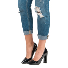 Lacquered Pumps On A Pillar black 1