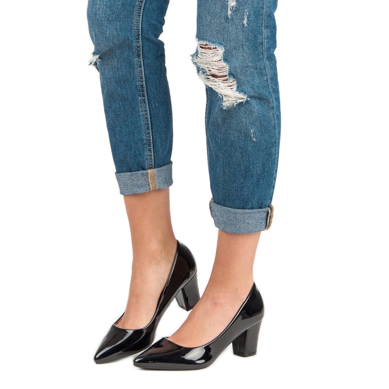 Classic lacquered pumps black 1
