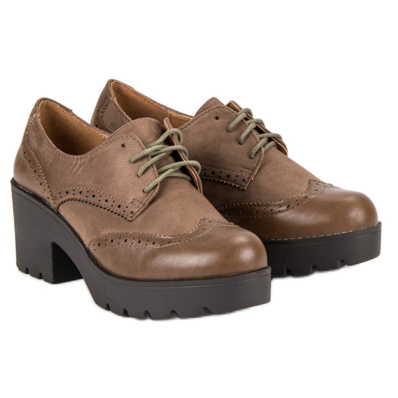 Ch. Creation Elegant beige shoes 2