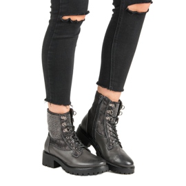 Ideal Shoes Laced Workers On The Platform green 2