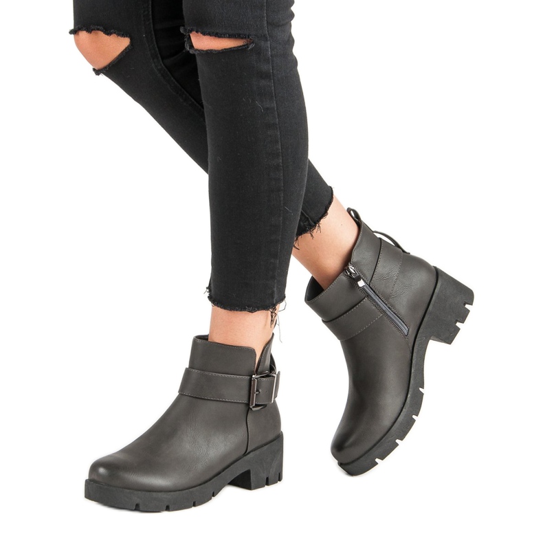 Kayla Gray Workers On The Platform grey 2