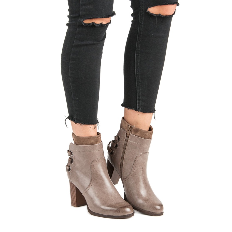 Super Mode Elegant boots on a post brown 1